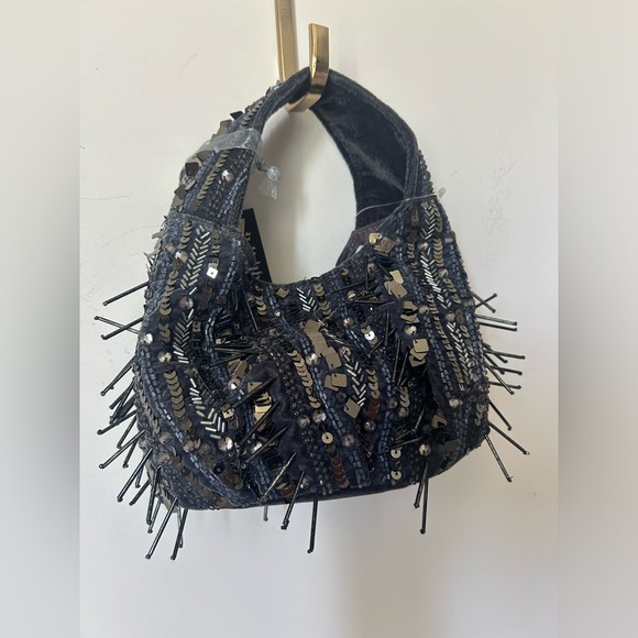Viral Blue Velvet Beaded Sequins Bag - Picture 4 of 6